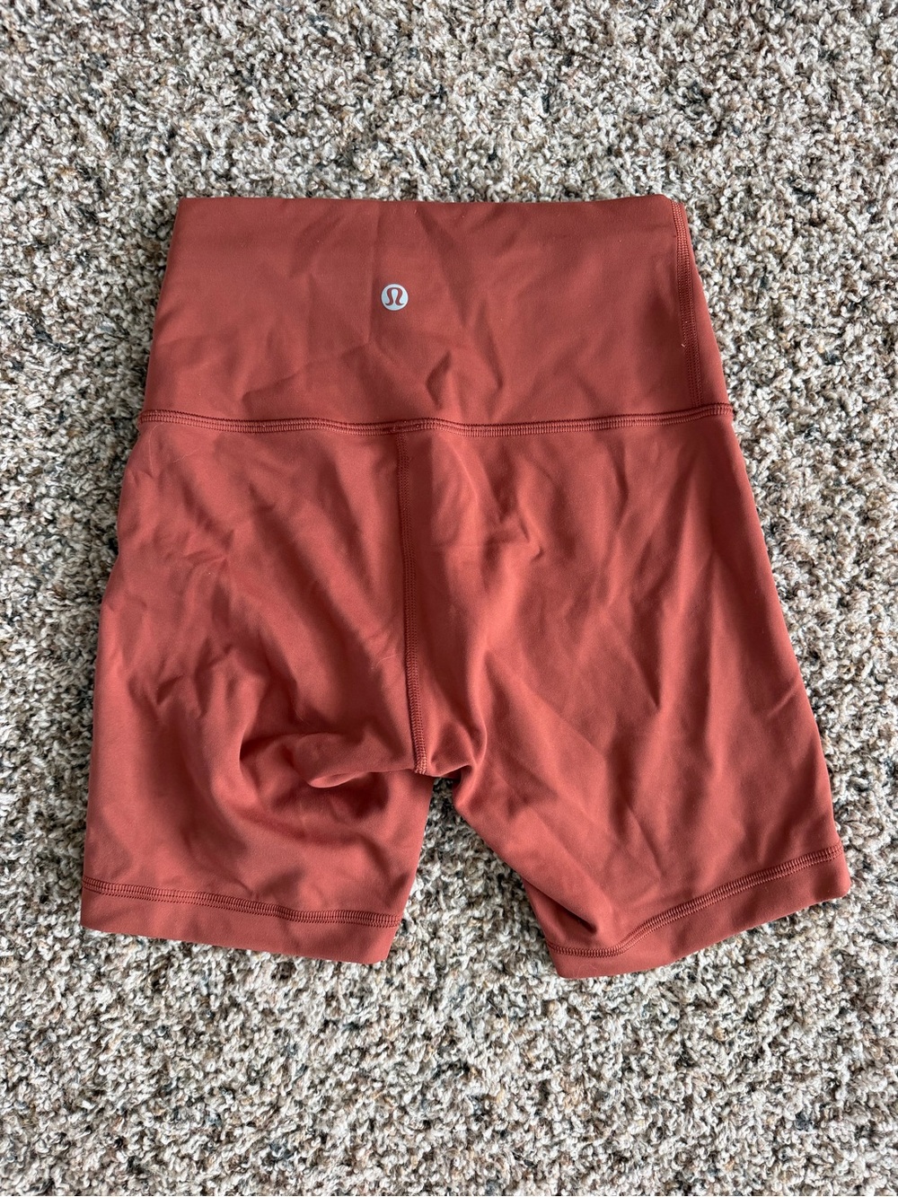Lululemon Athletica Women’s Wunder Train High-Rise Rust Red 6” Shorts size 4 EUC